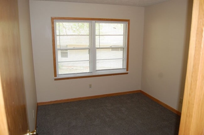 Building Photo - Well Maintained in Arnold Heights!