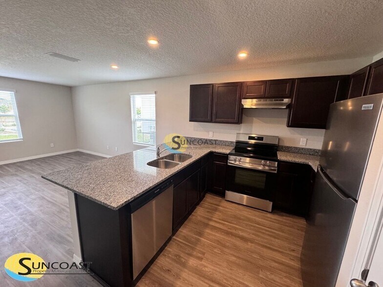 Building Photo - 617 Century 21 Dr