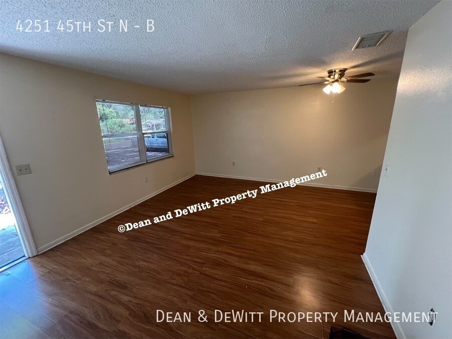 Building Photo - 2 Bed/1 Bath - Unit B