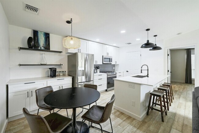 Building Photo - 3605 Leafield Dr