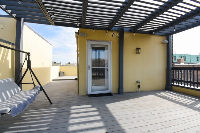 Building Photo - 330 Pennsylvania Way