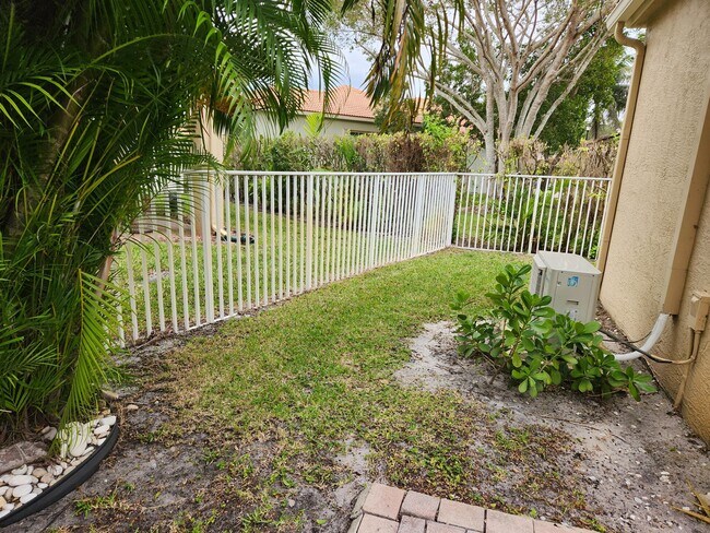 Building Photo - 2564 Sandy Cay