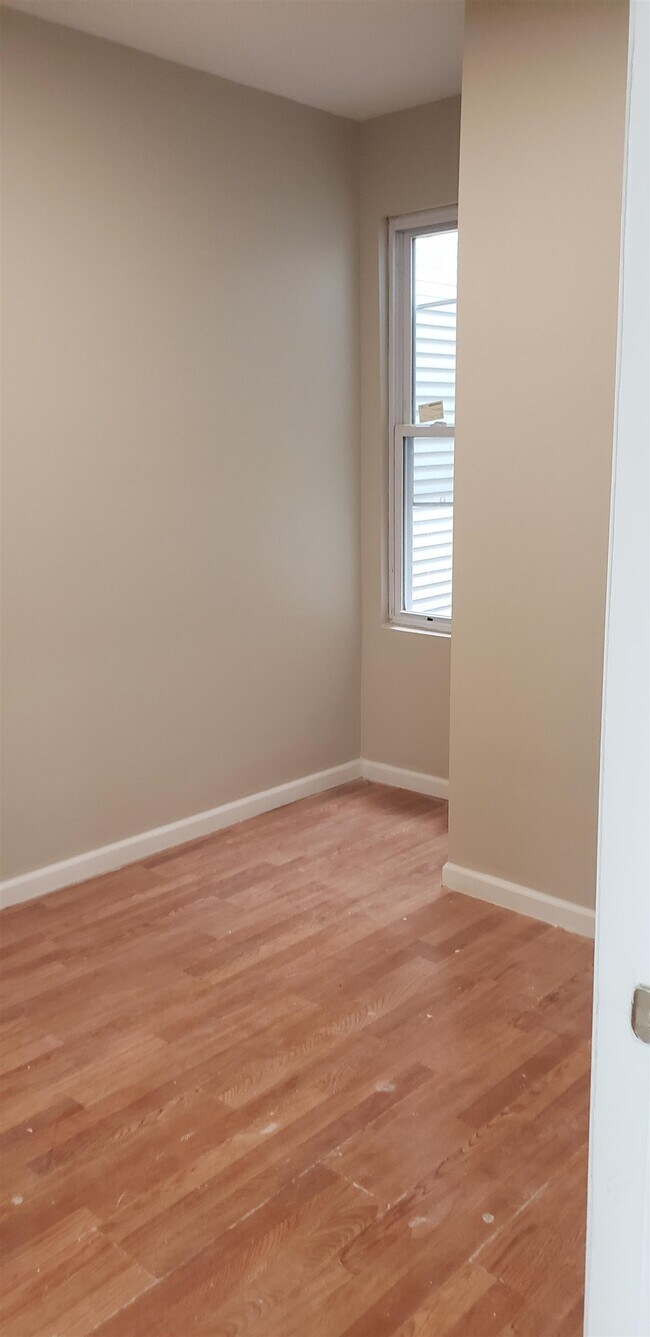 Building Photo - 29 E 16th St