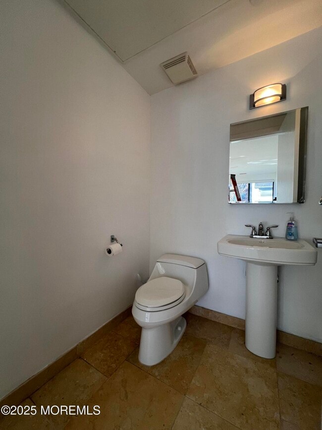 Building Photo - 510 Monroe Ave