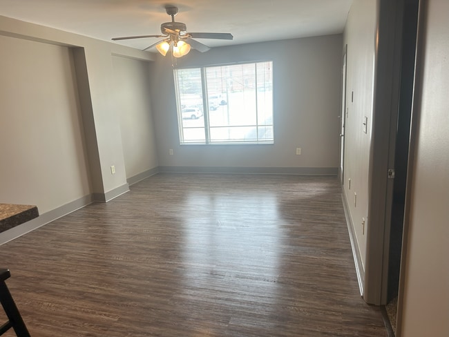 Building Photo - 1735 Lake Ave