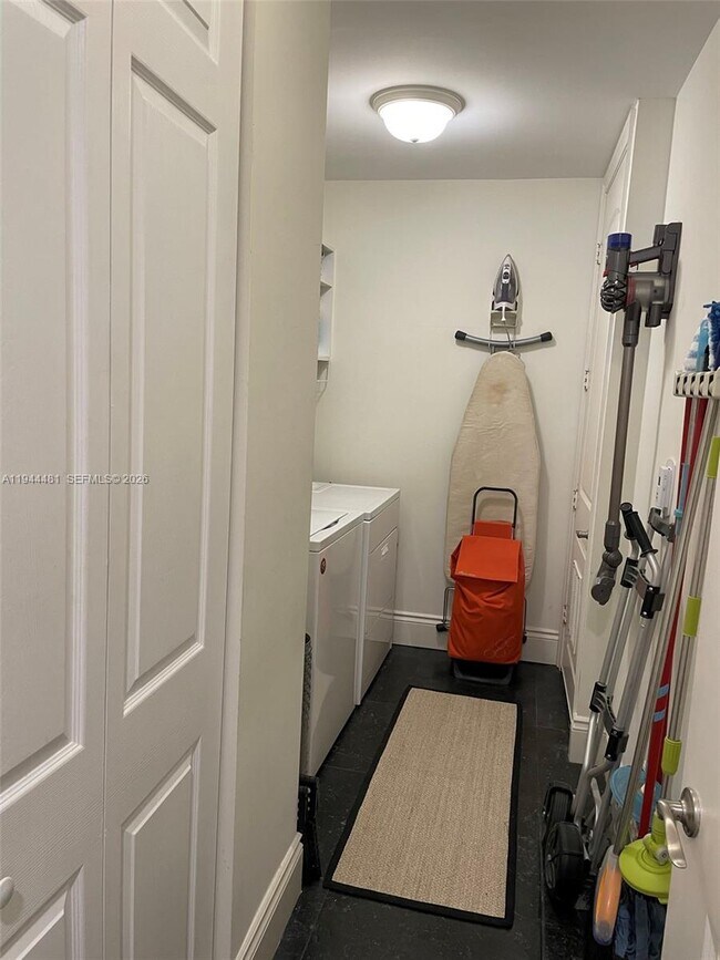 Building Photo - 650 Valencia Ave