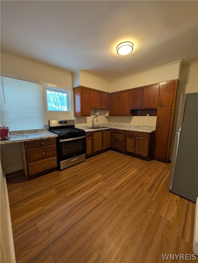 Building Photo - 67 Barton St