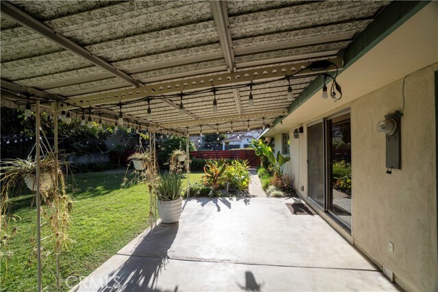 Building Photo - 1483 W Cypress Ave