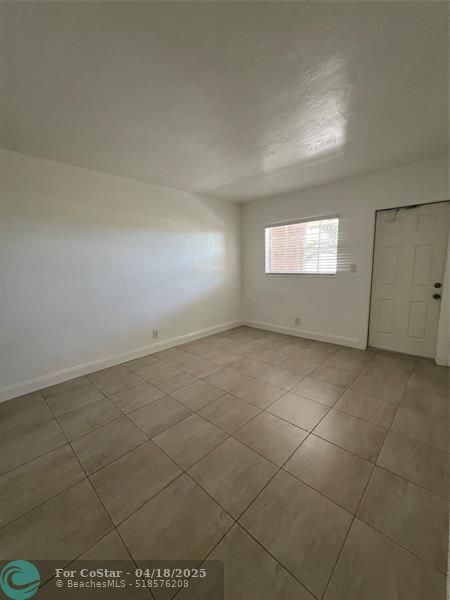 Building Photo - 2550 NE 51st St