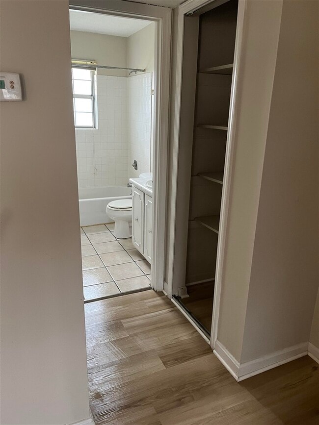 Building Photo - 1420 Hill St