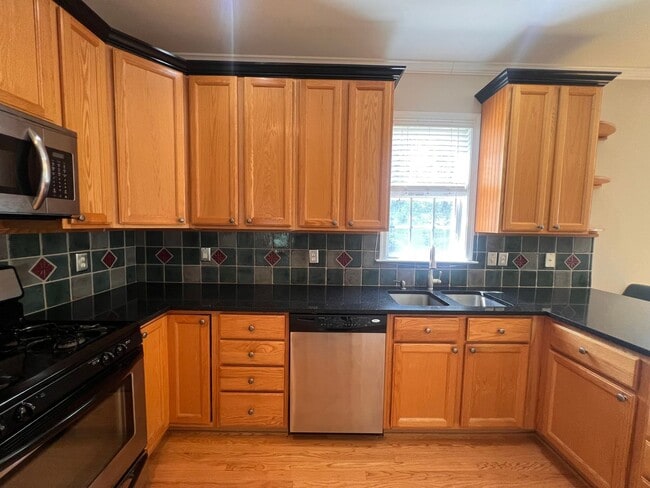 Building Photo - 1093 Wintergreen Ln