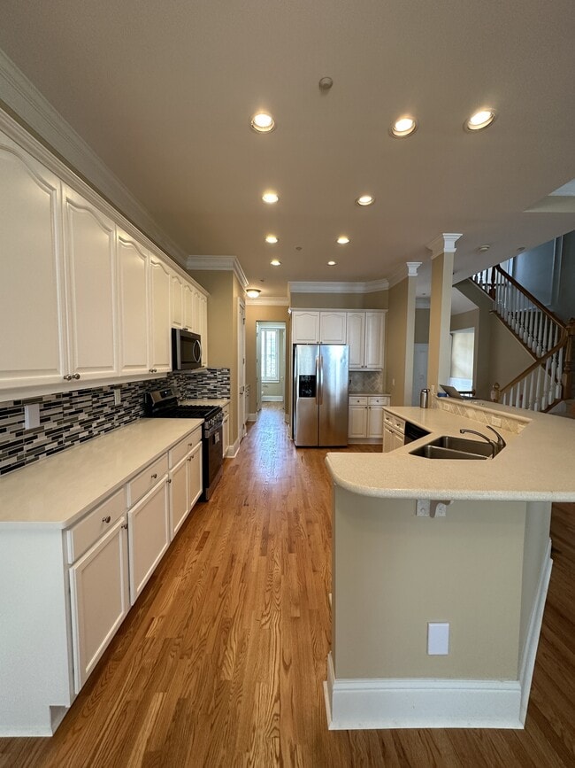 Building Photo - 1041 Emory Parc Pl