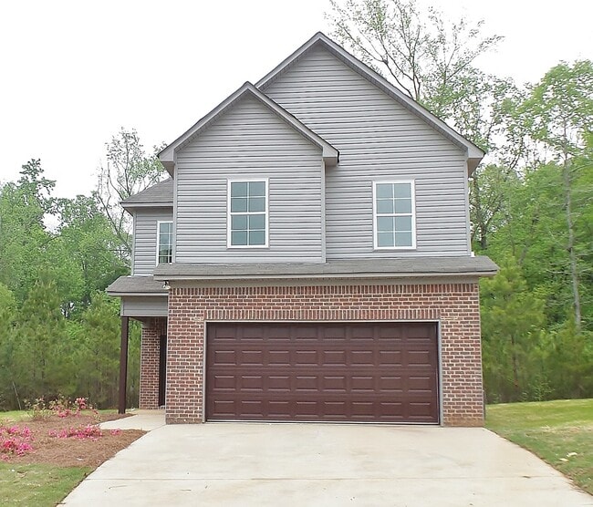 Primary Photo - Home with Private Back Yard Available For ...