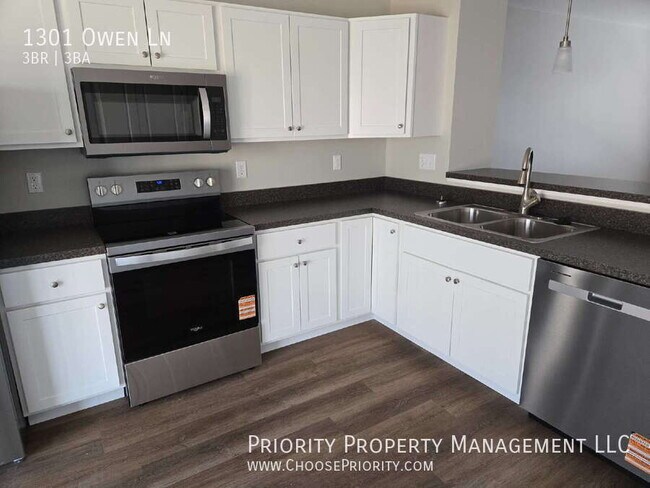 Building Photo - 1301 Owen Ln