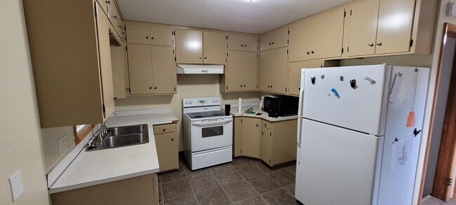 Building Photo - 1522 Dick Dr