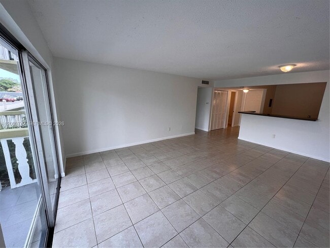 Building Photo - 15221 NE 6th Ave