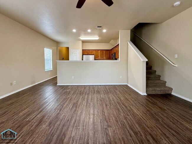 Building Photo - 5807 Golf Bend