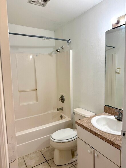 Building Photo - 318 Hightower Ave S