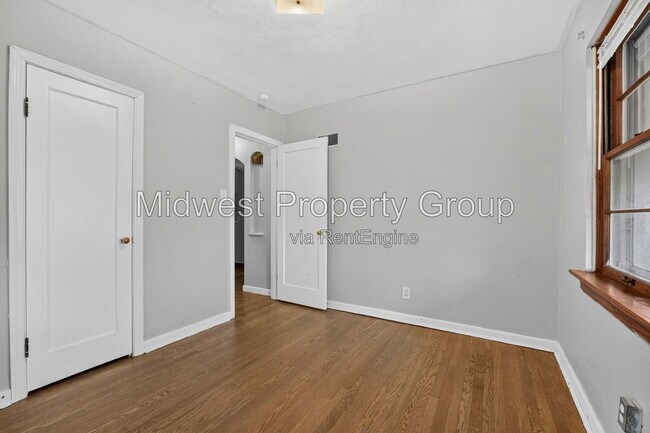 Building Photo - 8327 Sunbury Ave