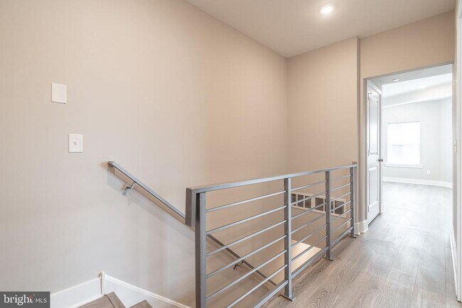 Building Photo - 421 N 39th St