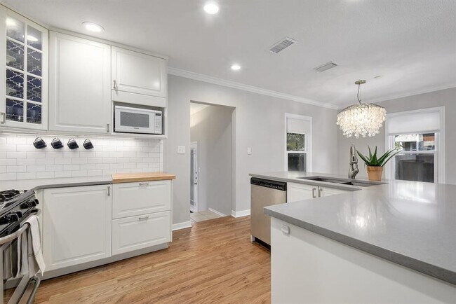 Building Photo - 5800 Chesterfield Ave