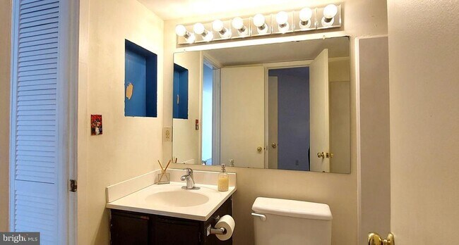 Building Photo - 9706 Hellingly Pl