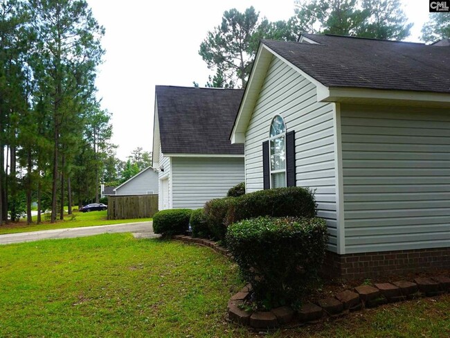 Building Photo - Beautiful 3 Bedroom 2 Bath with Bonus Room...