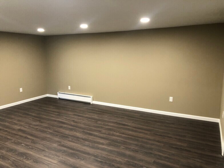 Building Photo - 355 S Hokendauqua Dr