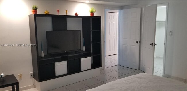 Building Photo - 5401 Collins Ave