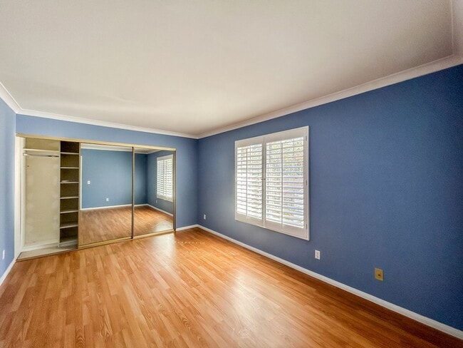 Building Photo - Beautiful 2BD/2.5BA Townhome W/ A/C and Attached Garage in Bay Ho!