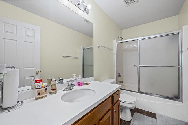 Building Photo - 126 Redmond Dr
