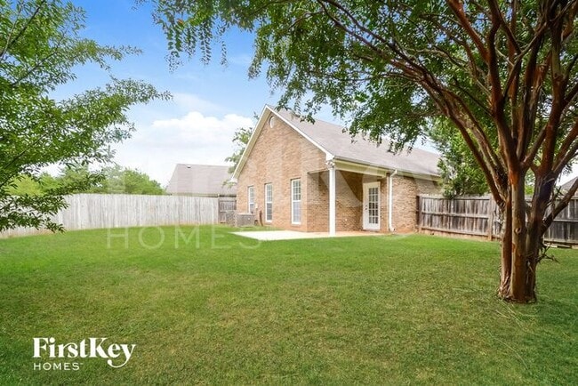Building Photo - 4872 Longmeadow Dr