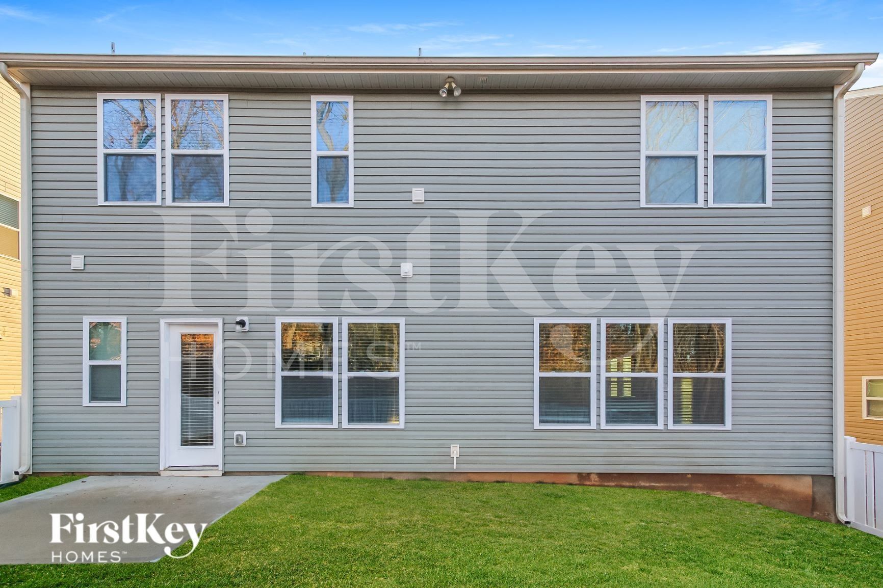 Building Photo - 3845 Streamside Dr