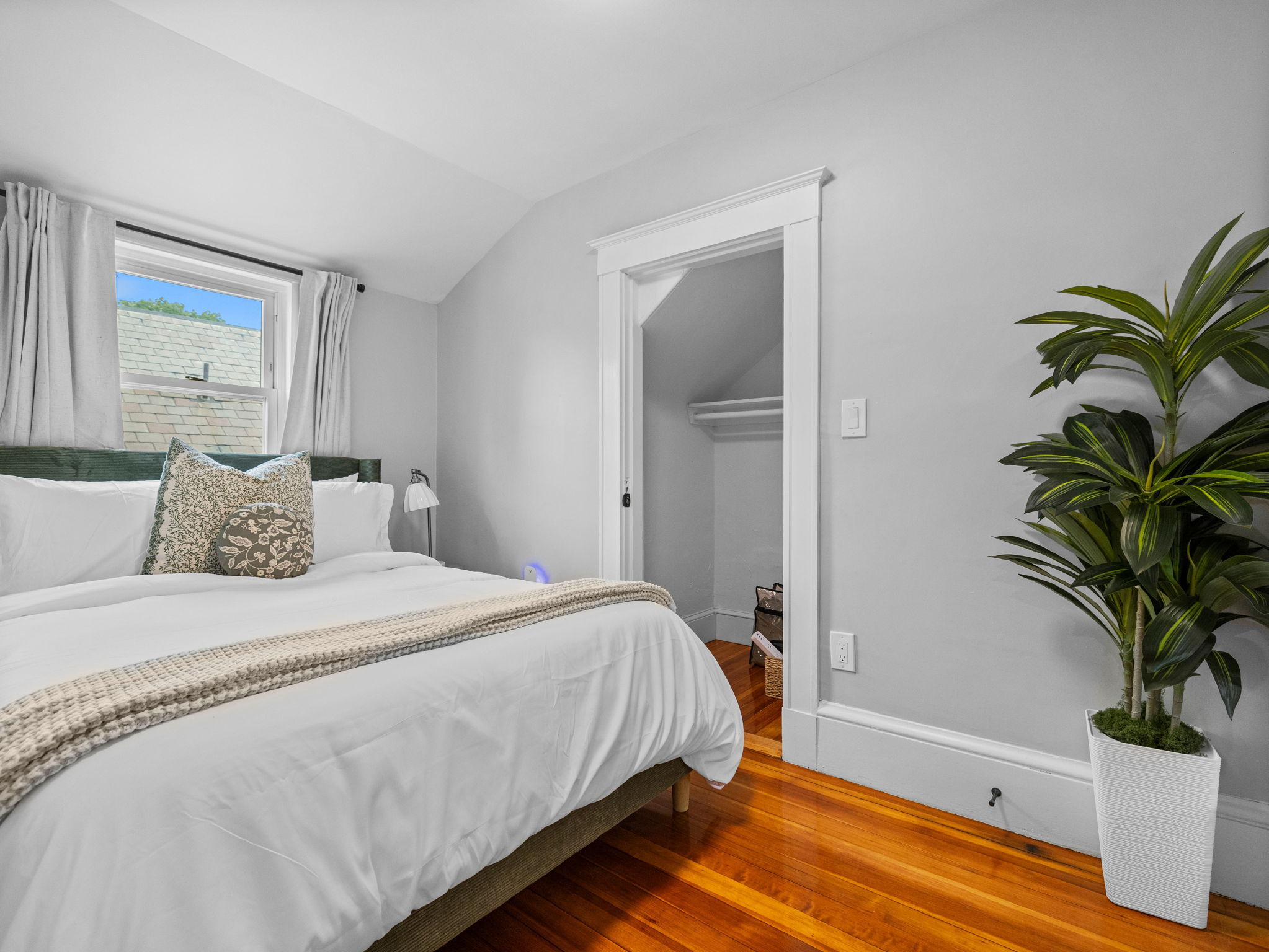 Building Photo - 1212 Broadway