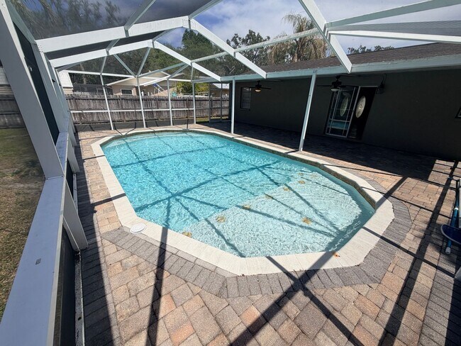 Building Photo - THREE BEDROOM POOL HOME!!!!