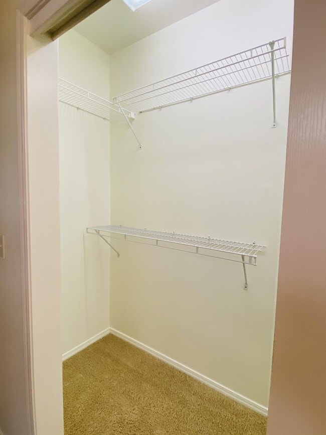 Building Photo - 5577 N Plum Ln