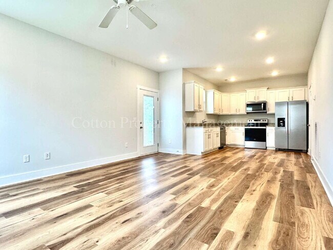 Building Photo - Modern 3BR/2.5BA Townhome | $2,100/mo. | P...