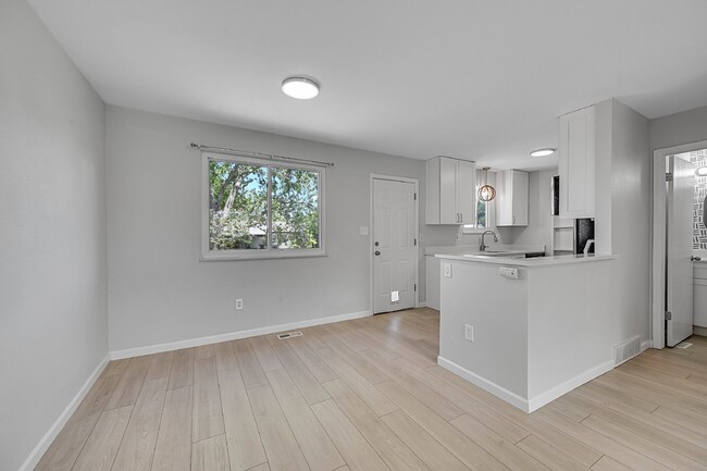 Building Photo - $2,200.00 - 3 Bed,1.5 Bath, Single Family ...
