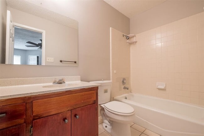 Building Photo - 16025 Stoneham Cir