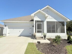 Building Photo - Beautiful 4-Bedroom Home - Open Floor Plan