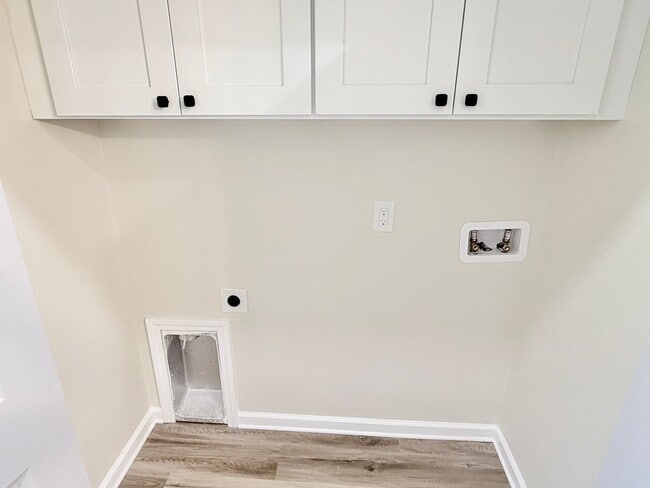 Building Photo - Modern 2-Bedroom Duplex