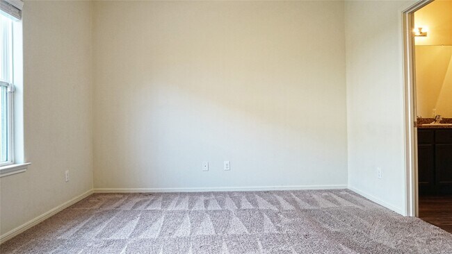 Building Photo - 10510 Pine Landing Dr