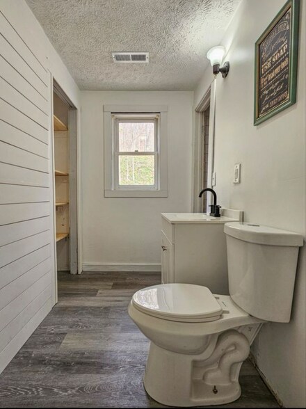 Building Photo - 1123 OH-552