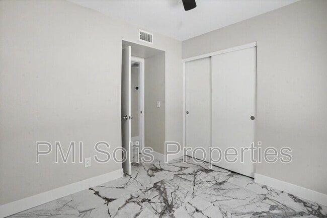 Building Photo - 1510 E Taro Ln