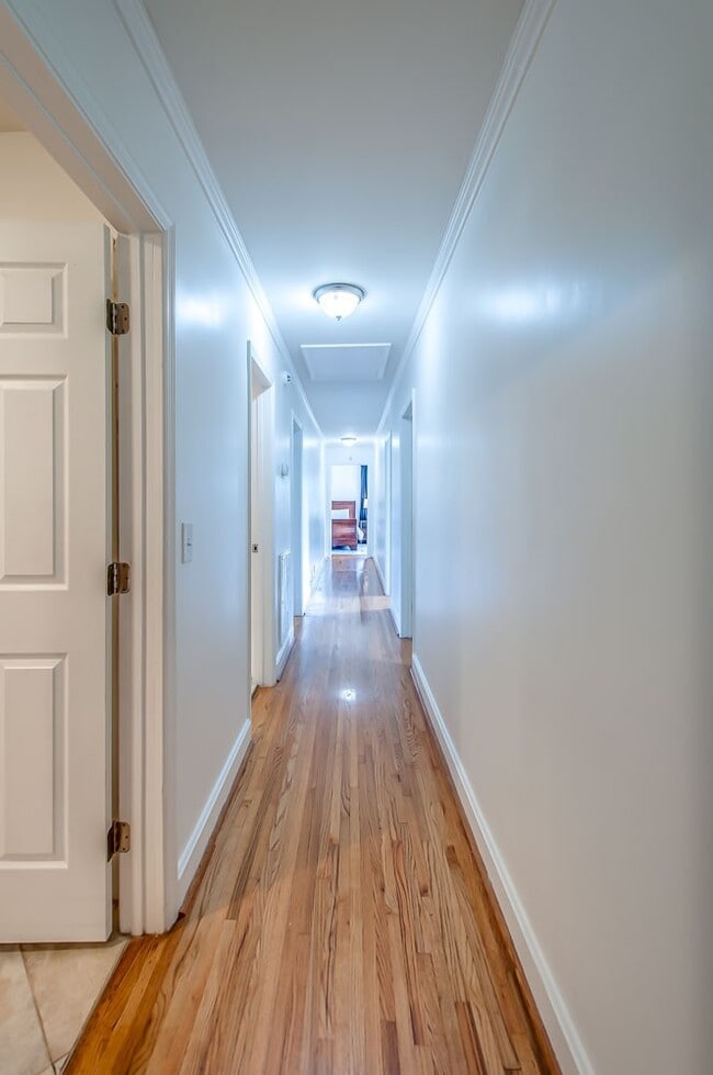 Building Photo - 612 Freda Villa
