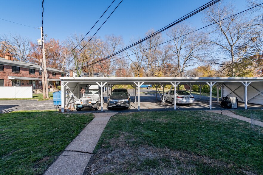 Building Photo - 235 W Washington Ave