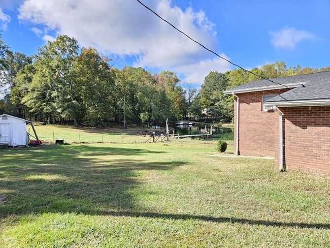 Building Photo - 318 Hammond St