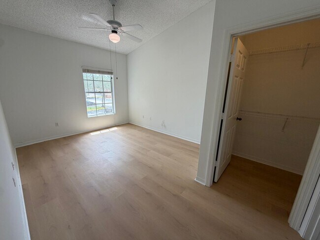 Building Photo - 10336 Fox Trail Rd S