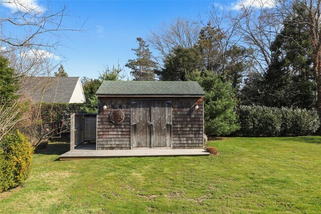 Building Photo - 15 Academy Ln