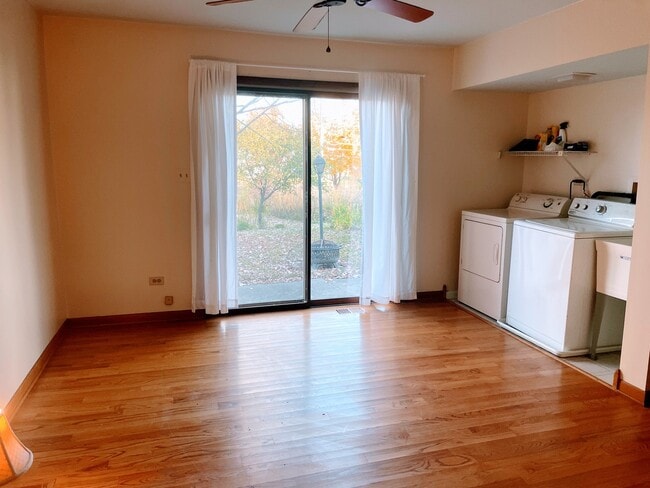 Building Photo - 2110 Swan Ln